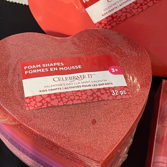 Valentine Celebration Party Set - Red and Pink - Picture 6 of 9